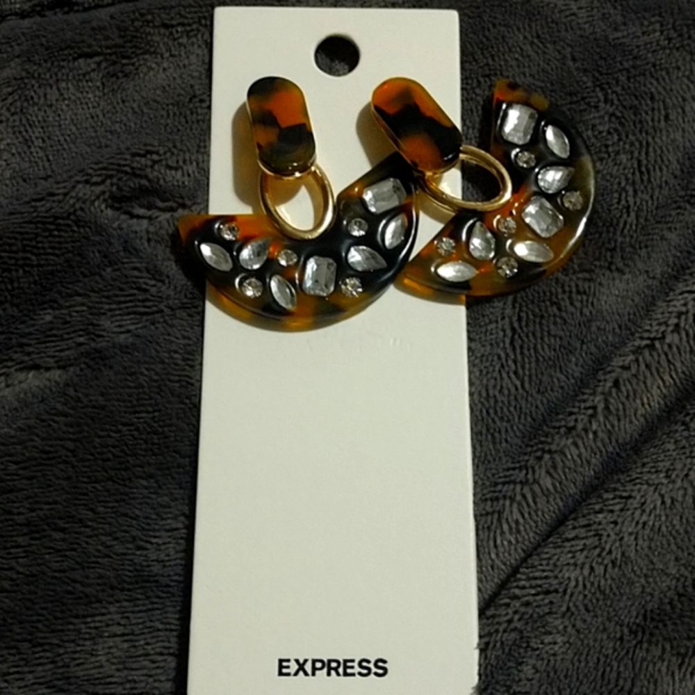 Women's earrings